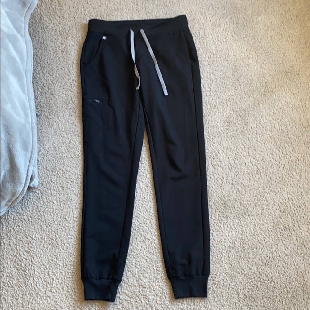 Figs small TALL black jogger